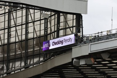 Manchester United 'ın 30 Ağustos 2025' te Old Trafford, Manchester, İngiltere 'de oynadığı Premier League maçında VAR penaltı kontrolü yapıldı.