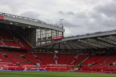 30 Ağustos 2025 'te Manchester United' ın Old Trafford, Manchester 'da Burnley' e karşı oynadığı Premier League maçı sırasında Rüya Tiyatrosu 'nun üzerinde kasvetli bir hava vardı.