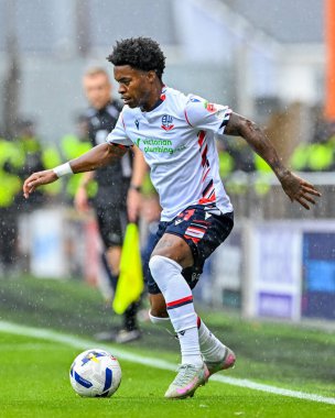 Bolton Wanderers takımından Thierry Gale 30 Ağustos 2025 'te Bloomfield Road, Blackpool' da Blackpool ve Bolton Wanderers maçında