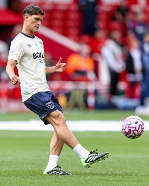 West Ham United takımından Freddie Potts, İngiltere 'nin Nottingham City Ground kentinde oynanan Premier League maçından önce ısınıyor.