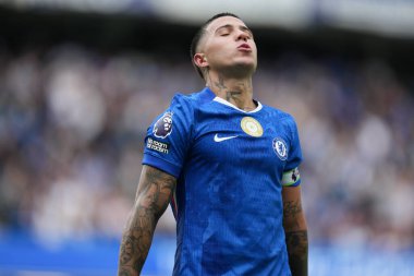 Chelsea 'den Enzo Fernnndez, 30 Ağustos 2025' te Londra 'daki Stamford Köprüsü' nde oynanan Premier League karşılaşmasında Chelsea Fulham 'ı kutluyor.