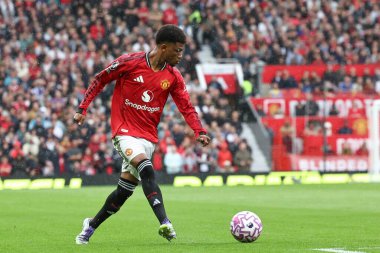 Manchester United takımından Amad Diallo 30 Ağustos 2025 'te Old Trafford, Manchester, İngiltere' de oynanan Premier League maçında topu aldı.