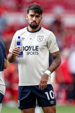 West Ham United takımından Lucas Paqueta İngiltere 'nin Nottingham City Ground kentinde oynanan Premier League maçından önce ısınıyor.