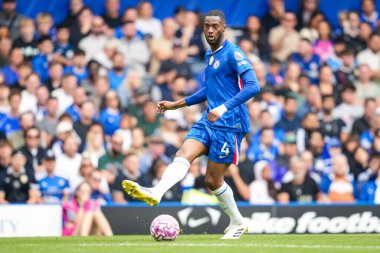 Chelsea 'den Tosin Adarabioyo, 30 Ağustos 2025' te Stamford Bridge, Londra 'da oynanan Premier League karşılaşmasında pas attı.