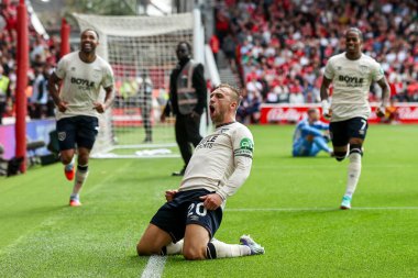 West Ham United takımından Jarrod Bowen, İngiltere 'nin Nottingham şehrinde oynanan Premier League maçı Nottingham Forest-West Ham United maçında 0-1 kazanma golünü kutluyor.