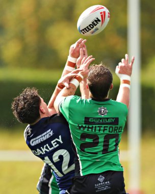 Kuzey Galler Haçlıları 'ndan Cole Oakley, Keighley Cougars' dan Oliver Whitford ile 31 Ağustos 2025 'te Stadiwm CSM, Colwyn Bay, İngiltere' de North Wales Crusaders - Keighley Cougars maçında karşı karşıya geldi.