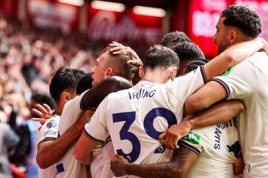 West Ham United takımından Jarrod Bowen, 31 Ağustos 2025 'te Nottingham City Ground, Nottingham, Birleşik Krallık' ta oynanan Premier League maçında takım arkadaşlarıyla 0-1 'lik galibiyetini kutluyor.