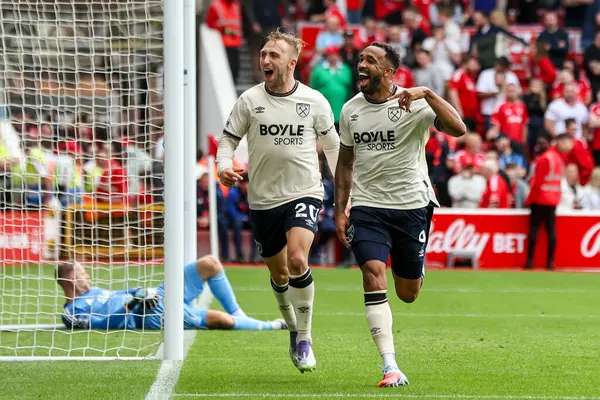 West Ham United takımından Callum Wilson, İngiltere 'nin Nottingham şehrinde oynanan Premier League maçı Nottingham Forest-West Ham United maçında 0-3' lük galibiyetini kutluyor.