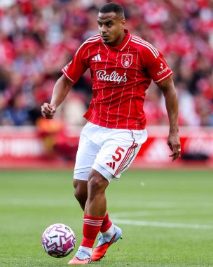 Nottingham Ormanı 'ndan Murillo, İngiltere' nin Nottingham şehrinde oynanan Premier League maçında Nottingham Forest 'a karşı West Ham United maçında topla koşuyor.