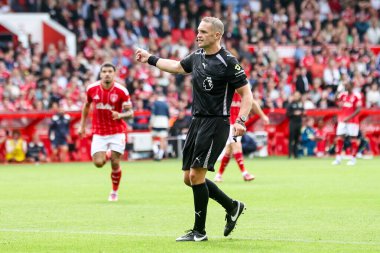 Hakem Craig Pawson Premier Lig maçı sırasında Nottingham Forest, West Ham United 'a karşı City Ground, Nottingham, İngiltere' de 31 Ağustos 2025 'te maç yaptı.