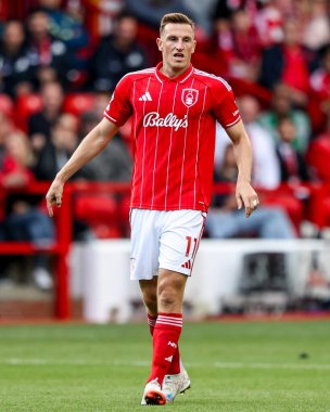 Nottingham Ormanı 'ndan Chris Wood, İngiltere' nin Nottingham City Ground kentinde oynanan Premier League maçında Nottingham Forest 'a karşı West Ham United maçını izliyor.