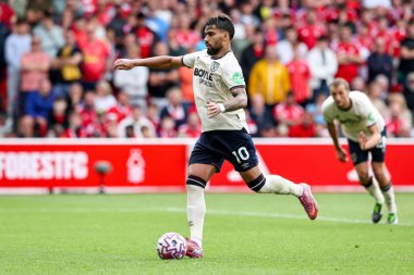 West Ham United takımından Lucas Paqueta, İngiltere 'nin Nottingham şehrinde oynanan Premier League maçında Nottingham Forest' a karşı West Ham United maçında 0-2 berabere kaldığı için ceza aldı.
