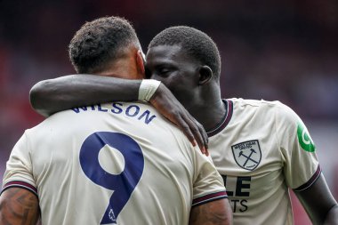 West Ham United takımından Callum Wilson, İngiltere 'nin Nottingham City Ground kentinde oynanan Premier League maçı Nottingham Forest-West Ham United maçında takım arkadaşlarıyla 0-3' lük galibiyetini kutluyor.