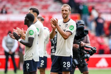 West Ham United takımından Tomas Soucek, İngiltere 'nin Nottingham City Ground kentinde oynanan Premier League maçının ardından taraftarlarını kabul etti.