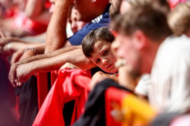 Nottingham Forest taraftarı Premier Lig maçı sırasında Nottingham Forest, West Ham United 'a karşı City Ground, Nottingham, İngiltere' de 31 Ağustos 2025 'te seyrediyor.