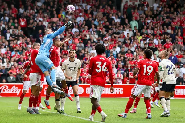 Nottingham Ormanı 'ndan Matz Sels, İngiltere' nin Nottingham City Ground kentinde oynanan Premier League maçında Nottingham Forest 'a karşı West Ham United maçında bir kurtarış yaptı.