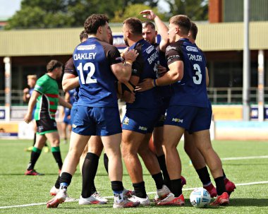 Kuzey Galler Haçlıları 'ndan Chris Barratt, 31 Ağustos 2025' te İngiltere 'de Stadyum CSM, Colwyn Körfezi' nde oynanan North Wales Crusaders - Keighley Cougars maçında denemesini kutluyor.