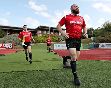 Hakem Andy Sweet, 31 Ağustos 2025 'te İngiltere, Colwyn Bay' de North Wales Crusaders 'a karşı Keighley Cougars maçından önce elendi.