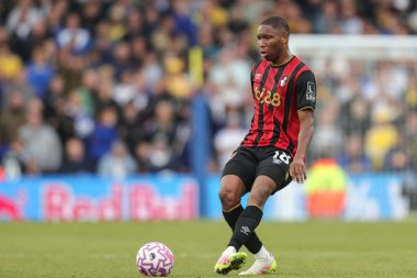 Bournemouth takımından Bafode Diakite, 27 Eylül 2025 'te Leeds United ile Bournemouth arasında oynanan Premier League maçında pas attı. 