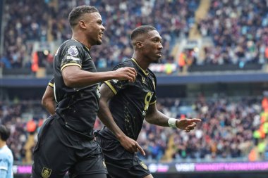 Burnley 'den Jaidon Anthony, 27 Eylül 2025' te Etihad Stadyumu 'nda Manchester City ile Burnley arasındaki Premier League maçında 1-1' lik galibiyetini kutluyor. 