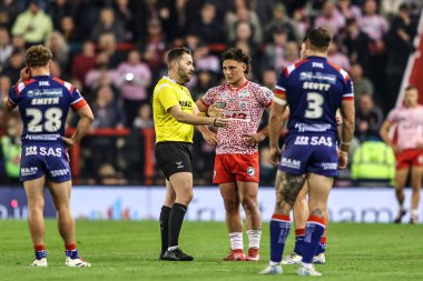 Referee  Liam Moore has a chat with Seth Nikotemo of Wakefield Trinity and Lachlan Lam of Leigh Leopards after an incident on the pitch during the Betfred Super League play-off Eliminator 1 match Leigh Leopards vs Wakefield Trinity 