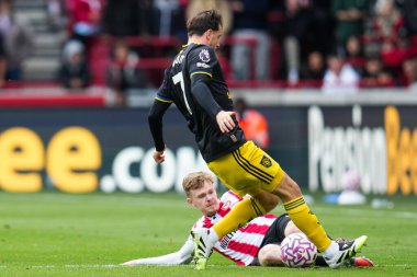 Brentford 'dan Keane Lewis-Potter Manchester United' ın Mason Mount maçında Premier League karşılaşmasında Brentford Manchester United 'a karşı Gtech Community Stadyumu, Londra, İngiltere, 27 Eylül 2025 