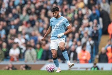 Manchester City 'den Matheus Nunes Premier League maçında topla Manchester City ile Burnley karşılaşacak Etihad Stadyumu, Manchester, İngiltere, 27 Eylül 2025 