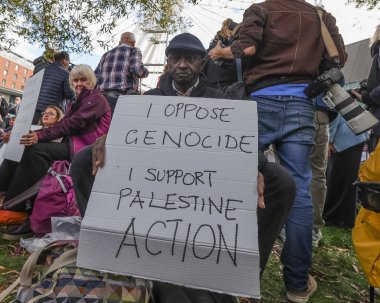 Protestocular ellerinde 