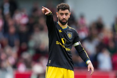 Manchester United Premier League karşılaşmasında Bruno Fernandes Brentford Manchester United 'a karşı Gtech Community Stadyumu, Londra, 27 Eylül 2025 