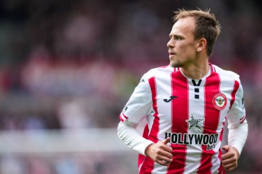 Brentford 'dan Mikkel Damsgaard Premier League maçı sırasında Brentford Manchester United' a karşı The Gtech Community Stadyumu, Londra, Birleşik Krallık, 27 Eylül 2025 