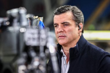 Brian Carney, 27 Eylül 2025 'te Headingley Stadyumu, Leeds, İngiltere' de oynanan Betfred Süper Lig eleme maçı sırasında Sky Sports 'ta konuşma yapacak. 