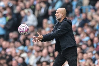 Manchester City 'nin Pep Guardiola teknik direktörü 27 Eylül 2025 tarihinde Etihad Stadyumu' nda oynanan Premier League maçında topu tekrar oyuna soktu. 