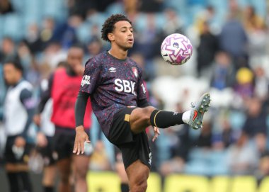 Bournemouth takımından Tyler Adams Premier League maçında Leeds United ile Bournemouth arasında 27 Eylül 2025 'te oynanan Elland Road, Leeds maçında ısınma turunda...