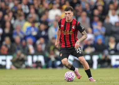 Bournemouth 'dan Lex Jimenez, 27 Eylül 2025' te İngiltere 'nin Leeds Road, Leeds, İngiltere' de oynanan Premier League maçında Leeds United ile Bournemouth karşılaşacak.