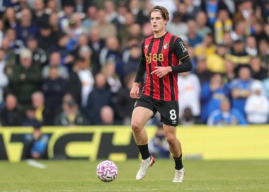 Bournemouth takımından Alex Scott, 27 Eylül 2025 'te İngiltere' nin Leeds Road kentinde oynanan Premier League maçında Leeds United Bournemouth 'a karşı oynuyor.