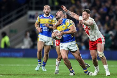 St. Helens takımından Moses Mbye 27 Eylül 2025 tarihinde Leeds Stadyumu 'nda oynanan Betfred Süper Lig eleme maçında Leeds Rhinos' a karşı St Helens maçında Leeds Gergedan Jake Connor 'ı penaltıyla yere serdi. 