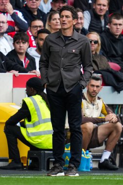 Brentford Premier Lig maçında Keith Andrews teknik direktörü Brentford Manchester United 'a karşı The Gtech Community Stadyumu, Londra, Birleşik Krallık, 27 Eylül 2025 