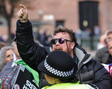 Protestocular, İşçi Partisi 'nin 28 Eylül 2025 tarihli yıllık 2025 tarihli Ulusal Konferansı sırasında İngiltere' nin Liverpool kentinde tepki gösterdi. 