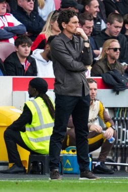 Brentford Premier Lig maçında Keith Andrews teknik direktörü Brentford Manchester United 'a karşı The Gtech Community Stadyumu, Londra, Birleşik Krallık, 27 Eylül 2025 