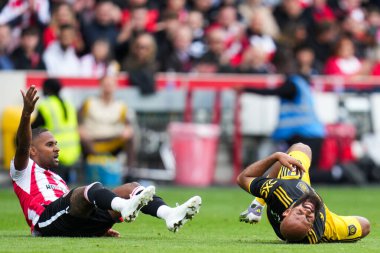 Manchester United 'dan Bryan Mbeumo ve Brentford' dan Rico Henry Premier League karşılaşmasında Brentford Manchester United 'a karşı Gtech Community Stadyumu, Londra, 27 Eylül 2025 