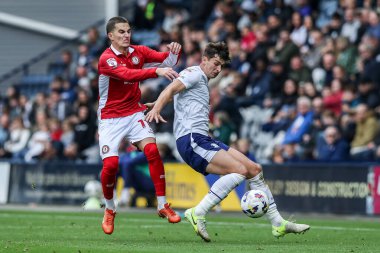 Bristol City 'den Anis Mehmeti 27 Eylül 2025' te İngiltere 'nin Deepdale kentinde oynanan Preston North End-Bristol maçında top için mücadele ediyor. 