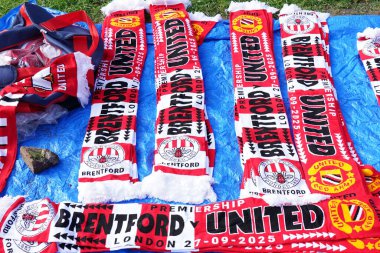 Premier Lig karşılaşması öncesinde Londra 'daki Gtech Community Stadyumu' nda Brentford Manchester United maçının yarı yarıya izlenme süresi 27 Eylül 2025 