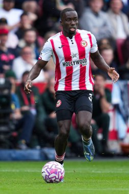 Brentford 'dan Michael Kayode Premier League maçı sırasında Brentford Manchester United' a karşı Gtech Community Stadyumu, Londra, Birleşik Krallık, 27 Eylül 2025 
