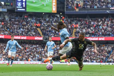 Burnley 'den Kyle Walker Manchester City' den Jeremy Doku 'yu yakaladı, Premier League maçında faul yok Manchester City - Etihad Stadyumu, Manchester, İngiltere, 27 Eylül 2025 