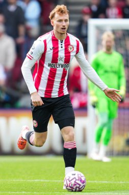 Brentford 'dan Sepp van den Berg Premier Lig maçı sırasında Brentford Manchester United' a karşı Gtech Community Stadyumu, Londra, Birleşik Krallık, 27 Eylül 2025 