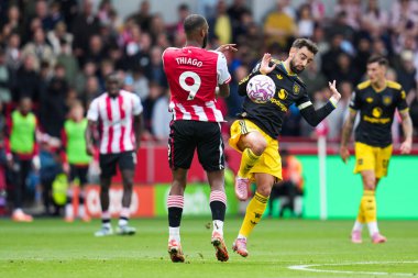 Brentford 'dan Igor Thiago ve Manchester United takımından Bruno Fernandes Premier League karşılaşmasında Brentford Manchester United' a karşı Gtech Community Stadyumu, Londra, 27 Eylül 2025 