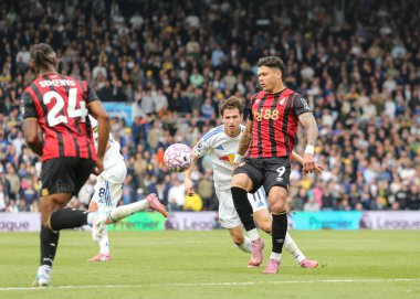 Bournemouth takımından Evanilson, 27 Eylül 2025 tarihinde İngiltere 'nin Leeds Road kentinde oynanan Premier League maçında topu kontrol etmektedir.