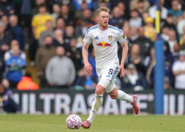 Leeds United takımından Sean Longstaff 27 Eylül 2025 'te İngiltere' nin Leeds Road kentinde oynanan Premier League maçında Leeds United ve Bournemouth maçında görev aldı.