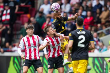 Manchester United takımından Bryan Mbeumo, 27 Eylül 2025 'te İngiltere' deki The Gtech Community Stadyumu 'nda oynanan Premier League karşılaşmasını kazandı. 