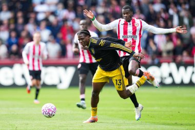 Manchester United takımından Patrick Dorgu, Premier Lig karşılaşmasında Brentford 'dan Dango Ouattara' nın Manchester United 'a karşı Gtech Community Stadyumu' nda 27 Eylül 2025 'de faul yaptı. 